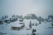 avoriaz village snowing